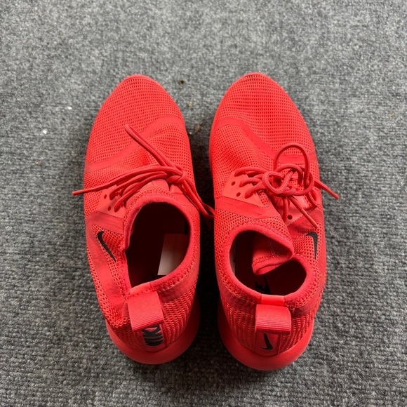 NIKE Men’s Red Lunacharge Training Shoes Athletic Sneakers size: 10 - Picture 3 of 9